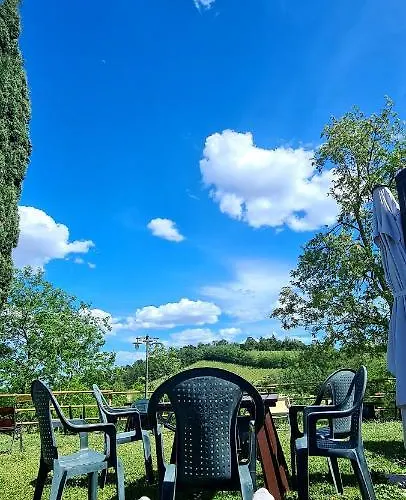 Azienda Agricola Biologica Le Lucciole مزرعة للإقامة بيرتينورو